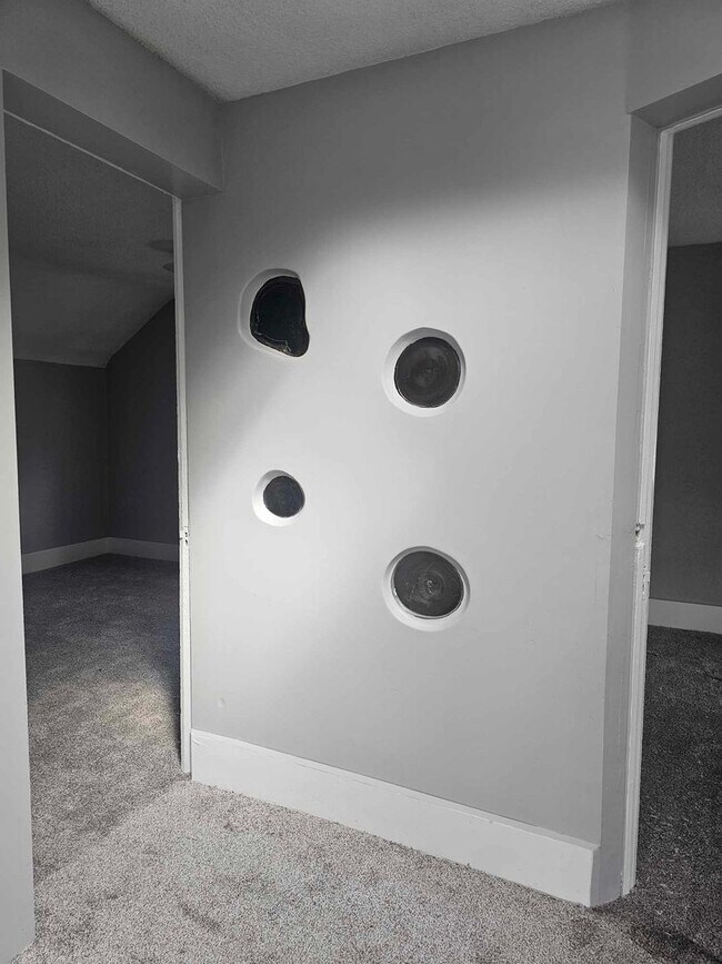 Building Photo - Unique home with lots of light!