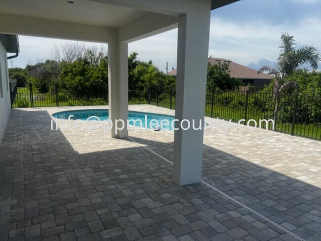 Foto del edificio - Brand new 4 bedroom 2 bath 3 car garage po...