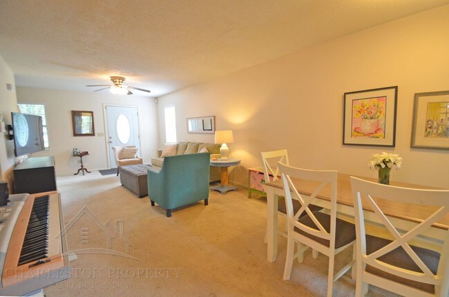 Building Photo - 28 Woodleaf Court- West Ashley
