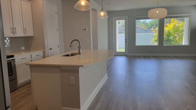 Building Photo - Annual Unfurnished 3/2 single family home in gated community off SR-70!
