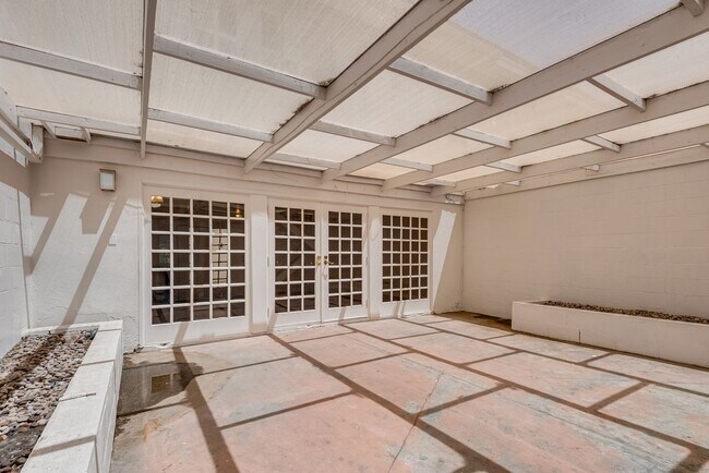 Building Photo - 3016 El Camino Ave