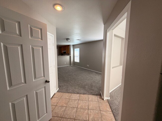 Foto del edificio - Fantastic 3 Bedroom near Blue Diamond!