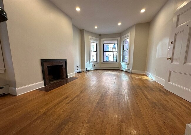 Building Photo - 15 St Germain St