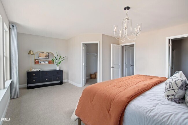 Foto del edificio - 48 Bloodroot St