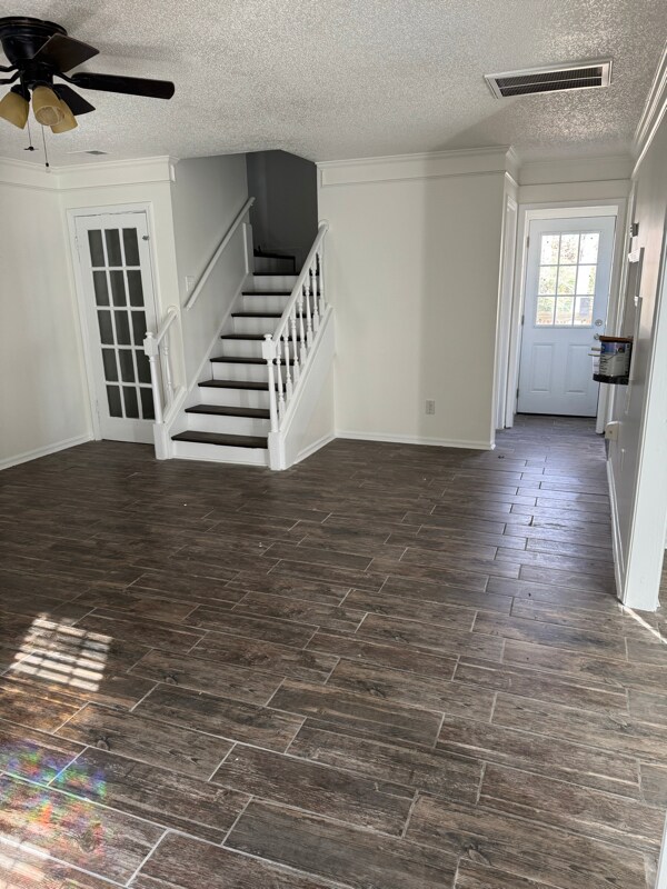 Foto del edificio - 245 Teesdale Ct