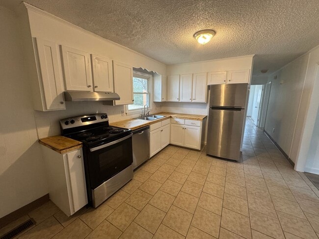 Building Photo - Move-in Ready!