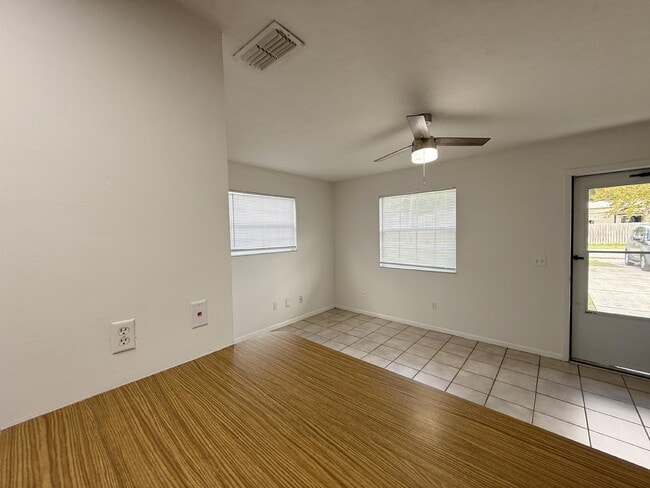 Foto del edificio - 3815 Osprey Cir