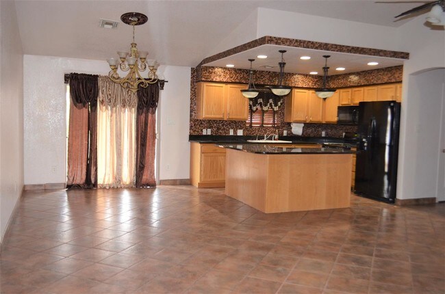 Foto del edificio - 7523 E 25th Pl