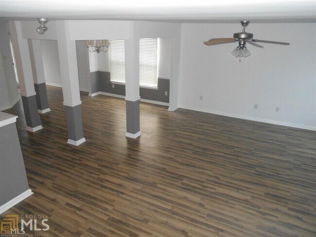 Foto del edificio - 7250 Laurel Creek Dr