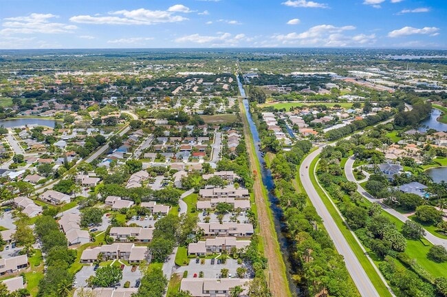 Foto del edificio - 108 Sherwood Cir