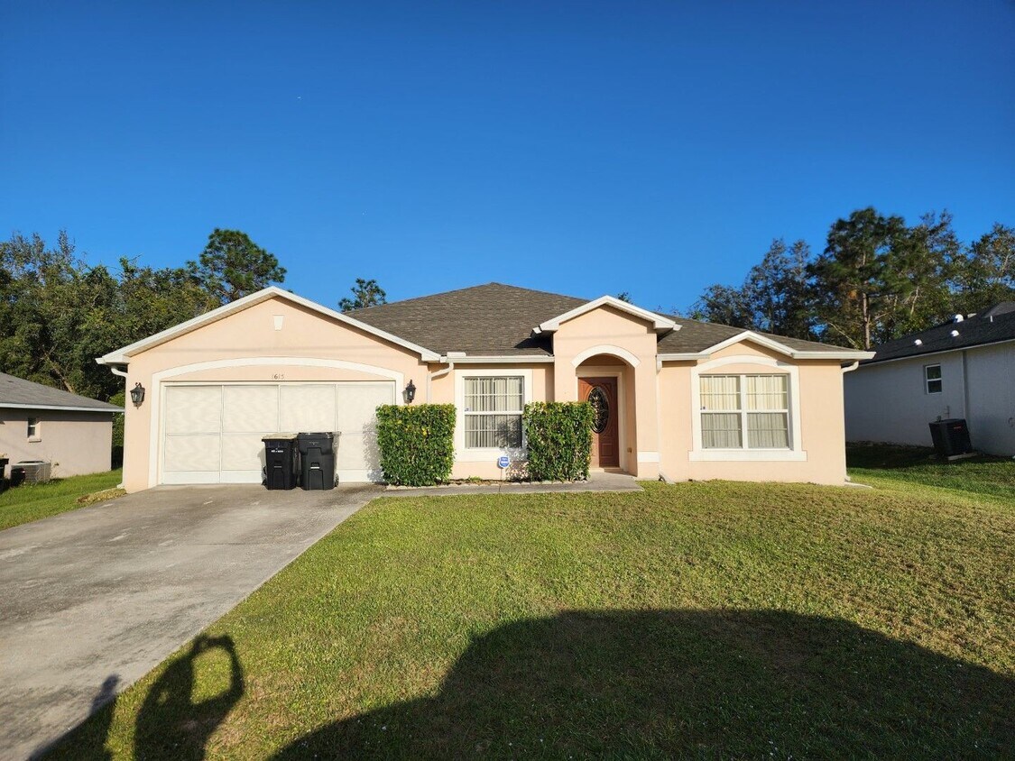 Foto principal - Large 4/2 Home With 2 Car Garage In Poinci...
