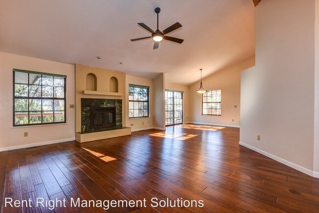 Foto del edificio - 3 br, 2.5 bath House - 648 Thunderbird Dr.