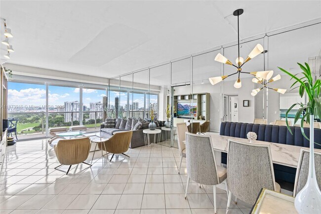 Foto del edificio - 3731 N Country Club Dr