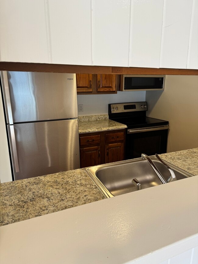 Building Photo - 17 Danbury Rd