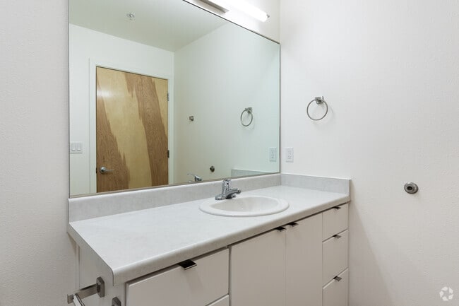 2BR, 2BA - 835 SF - The Archibald