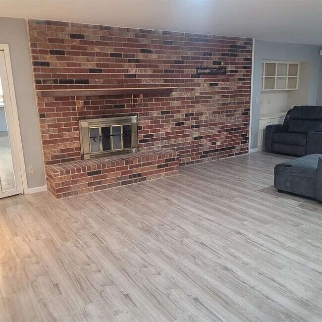 Foto del edificio - 3106 Oakmont Dr