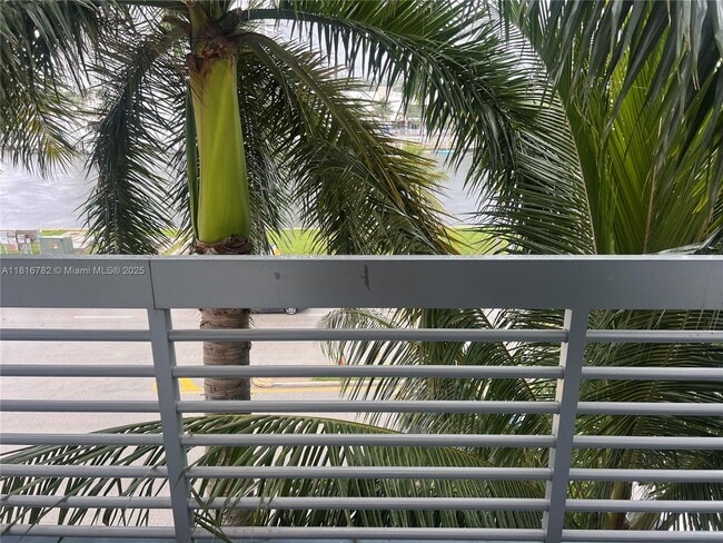 Building Photo - 4332 Collins Ave