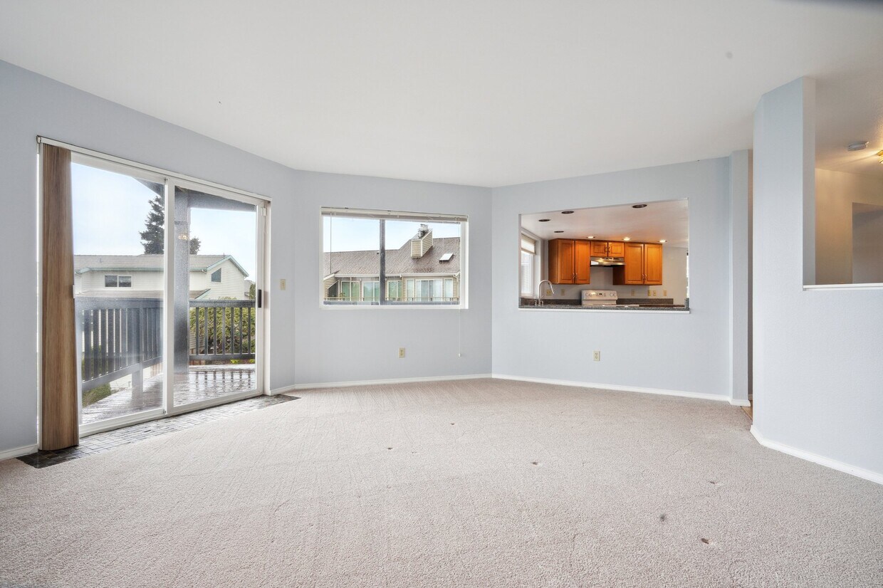 Primary Photo - 4670 Lighthouse Dr NE