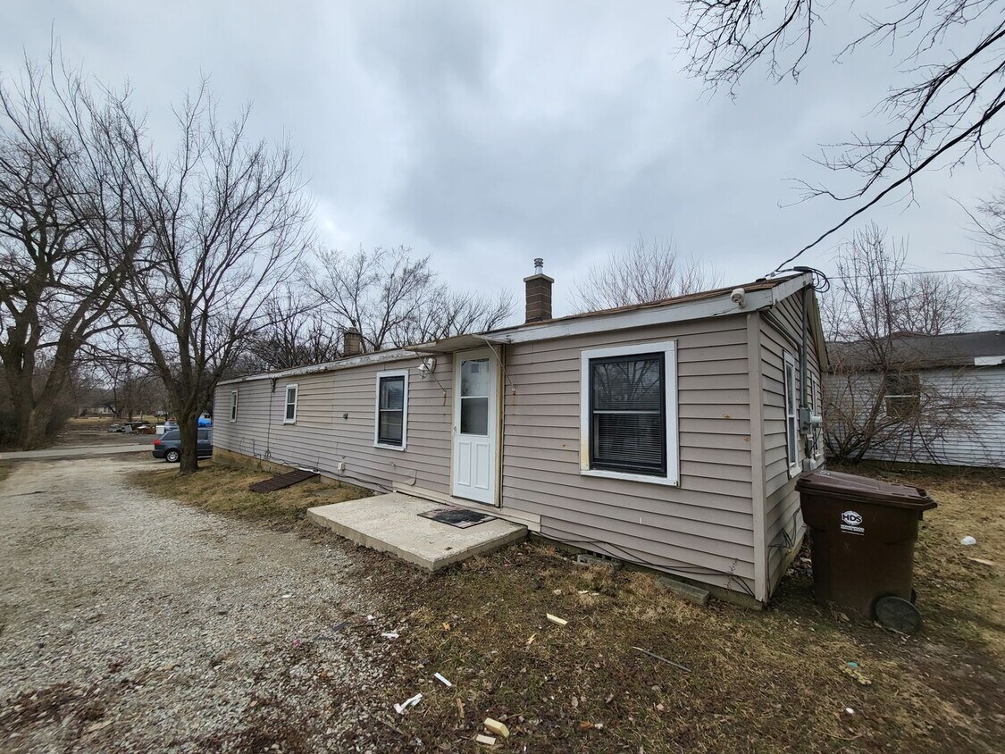 Primary Photo - 2104 Fairview Ave
