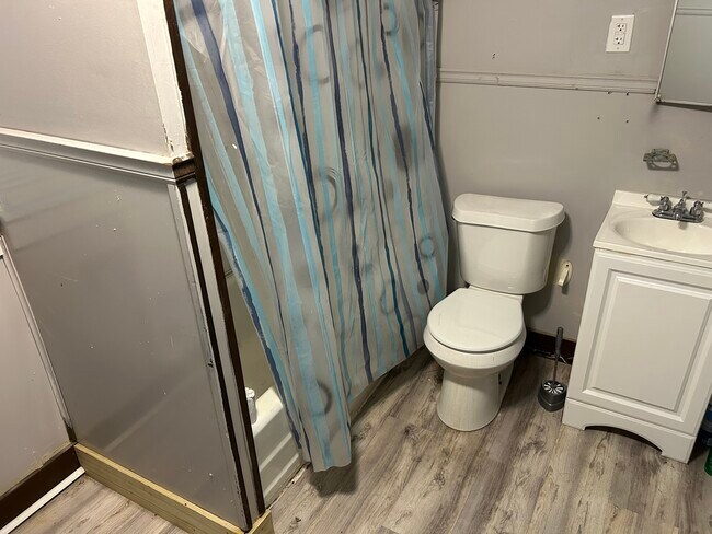 Baño - 3605 Grote St SW