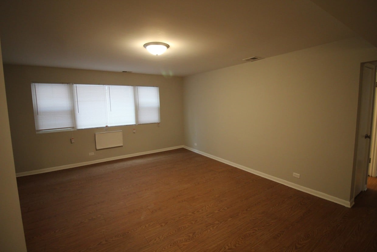 Primary Photo - 1642 W Morse Ave
