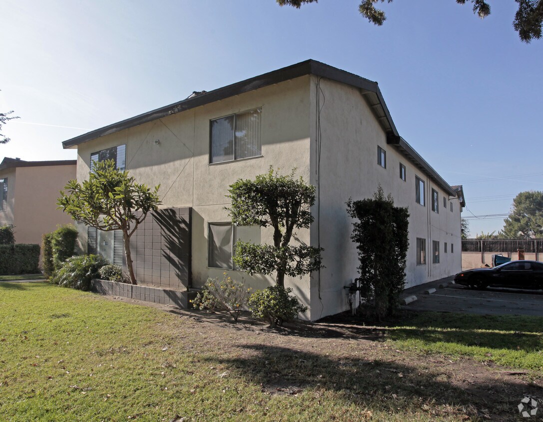 Building Photo - 12621 Flower St