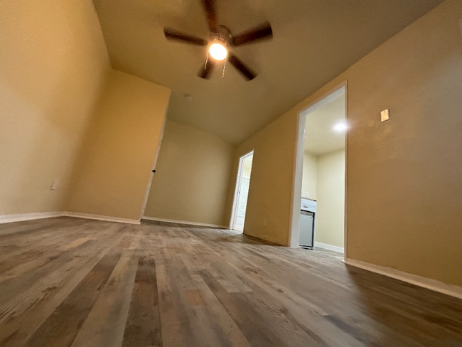 Building Photo - 1129 E 103rd St