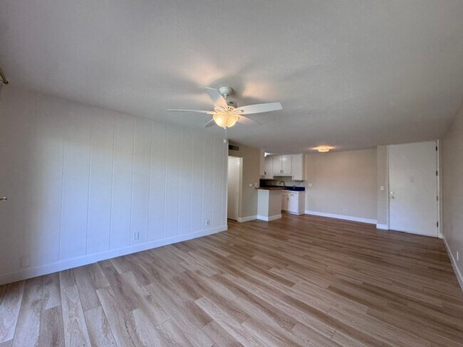 Foto del edificio - 576 N Bellflower Blvd