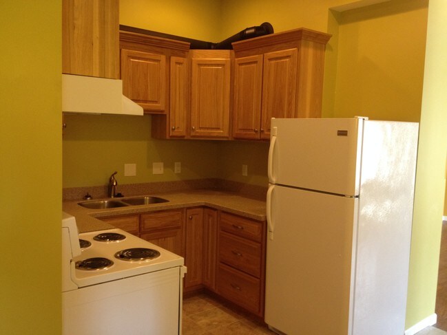 Interior Photo - 545 W Main St