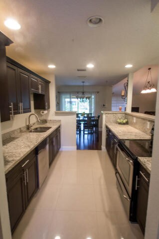 Building Photo - 1557 Woodbridge Lakes Cir