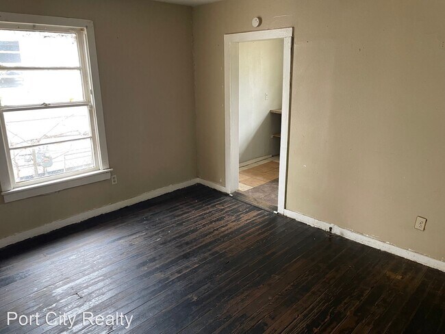 Building Photo - 2 br, 1 bath House - 531 E. 73rd St.