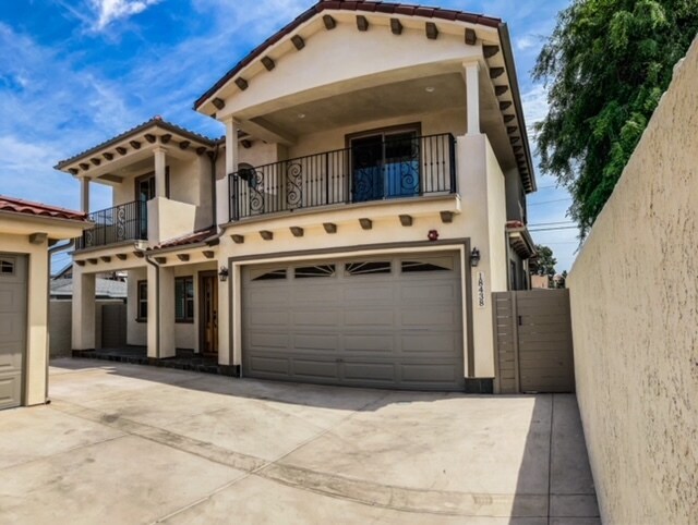 Foto principal - 18438 Regina Ave