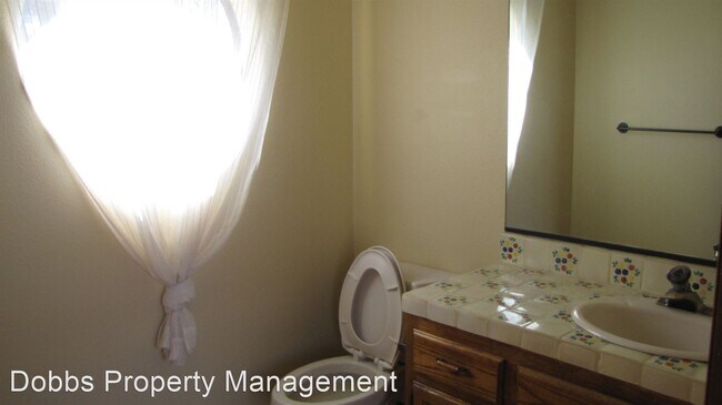 Foto del edificio - 3 br, 2.5 bath House - 15854 Shellie Marie