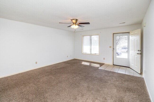 Building Photo - 2509 Hollyhock Dr