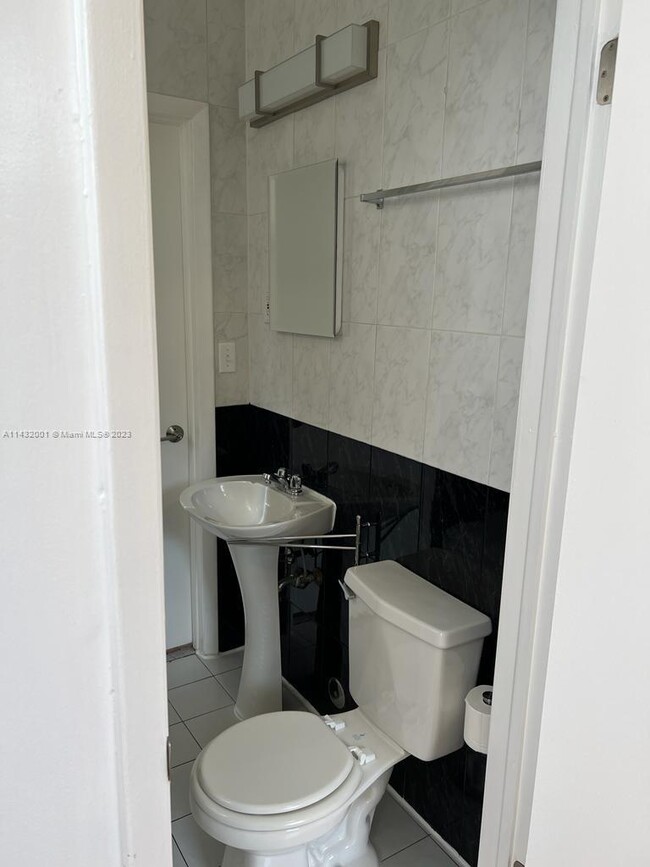 Foto del edificio - 4215 Sheridan Ave