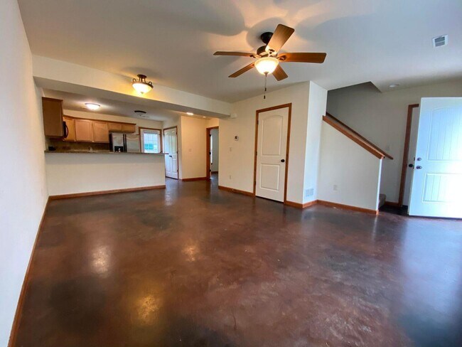 Building Photo - 6350 TAYLER Ct