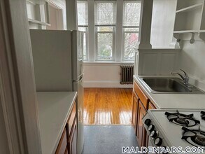 Building Photo - 172 Maple St