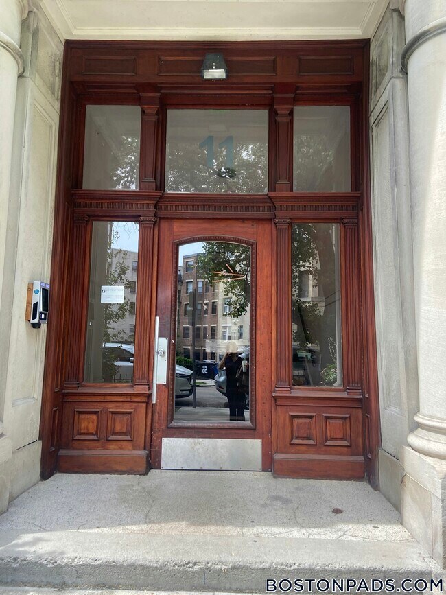 Building Photo - 11 Queensberry St