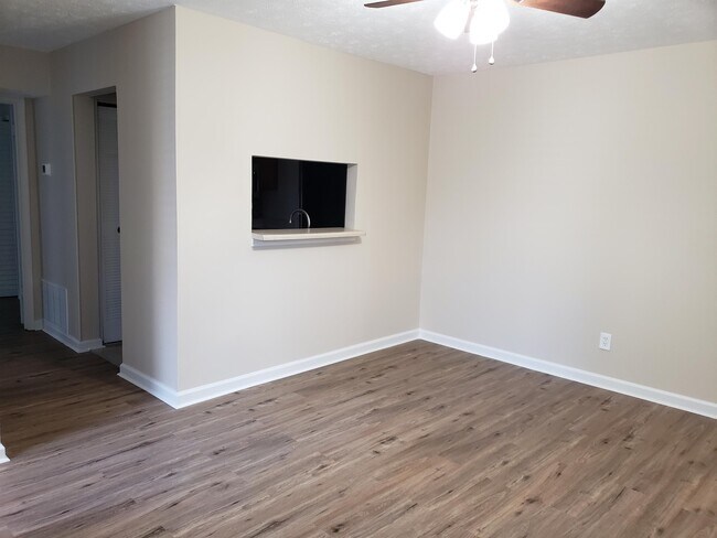 Foto del edificio - 1545 Terrell Mill Pl SE