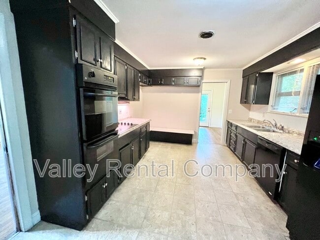 Building Photo - 124 Rocky Hill Rd