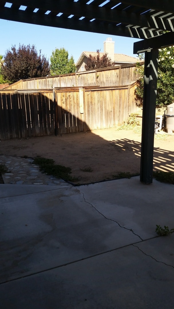 Building Photo - POOL FOR THE SUMMER! SPACIOUS 4 BEDROOM 3 BATH EAGLE RANCH HOME