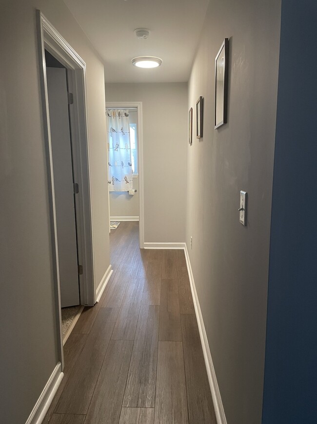 Building Photo - 647 Pointe Dr