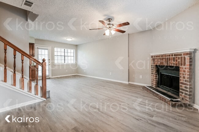 Building Photo - 820 Courtenay Pl