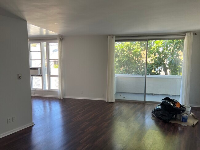 Foto del edificio - 1730 Glendon Ave