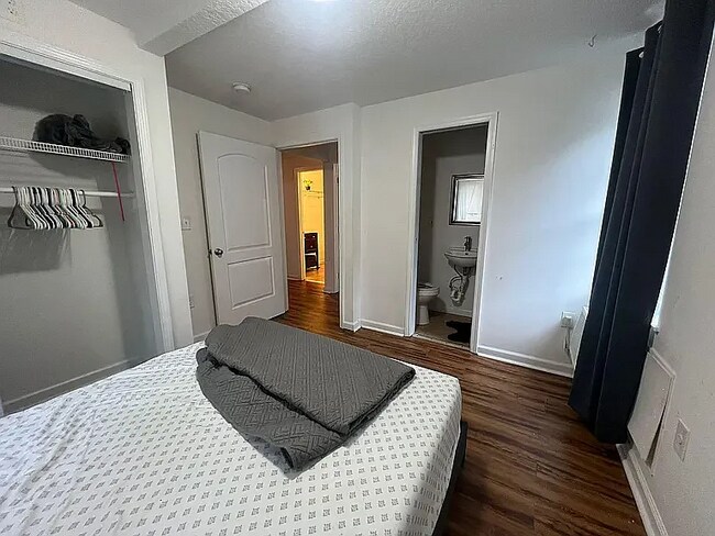 Foto del edificio - 702 Mitchell Dr