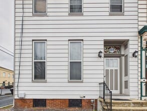 Building Photo - 1213 Green St
