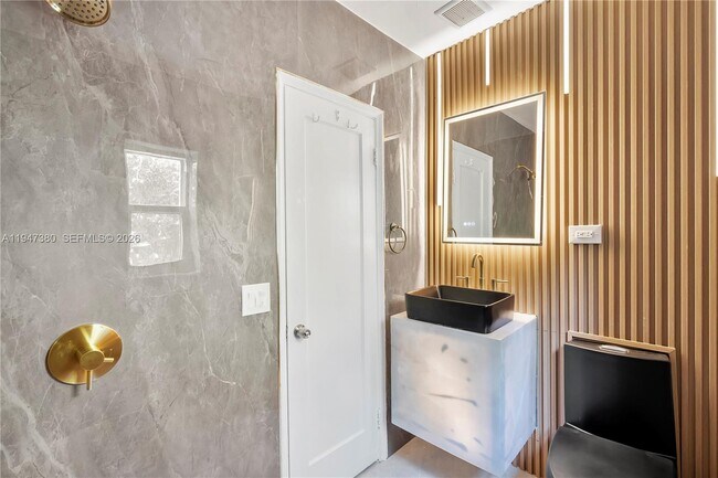 Foto del edificio - 2350 SW 26th St