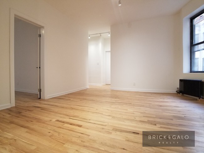 Building Photo - 446 St Johns Pl