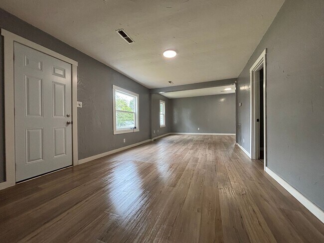 Foto del edificio - Beautiful 3 bedroom 1 full bath home avail...