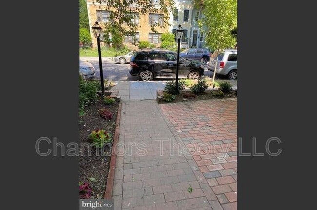 Building Photo - 1640 19th St NW